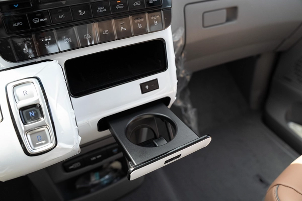 HYUNDAI STARIA 3.5L VIP 7 SEATER ROYAL EDITION