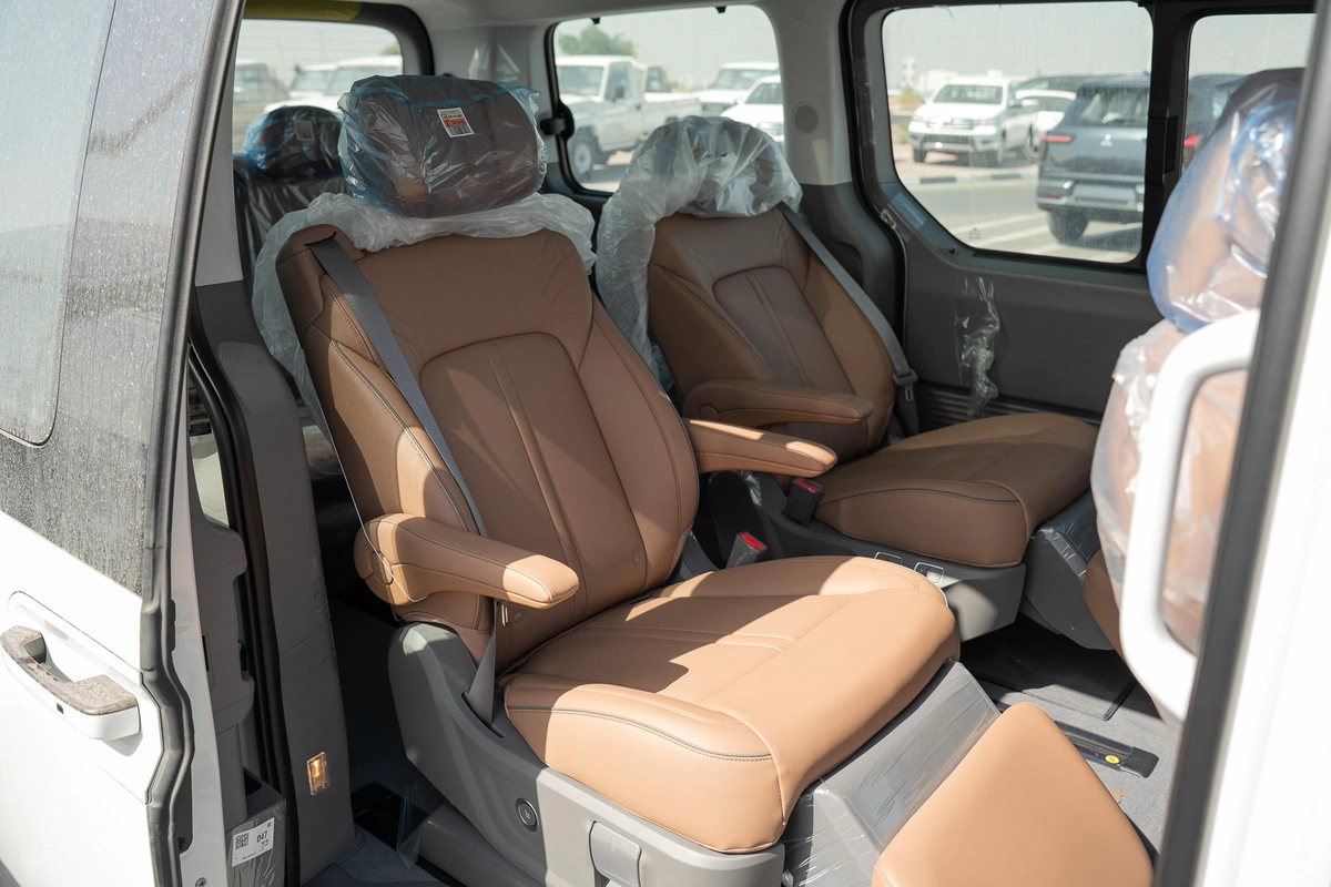 HYUNDAI STARIA 3.5L VIP 7 SEATER ROYAL EDITION-24-24