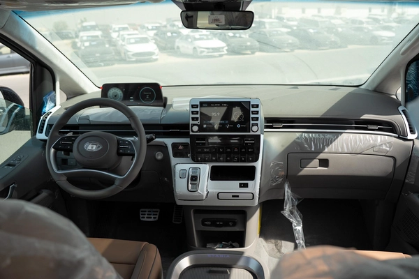 HYUNDAI STARIA 3.5L VIP 7 SEATER ROYAL EDITION