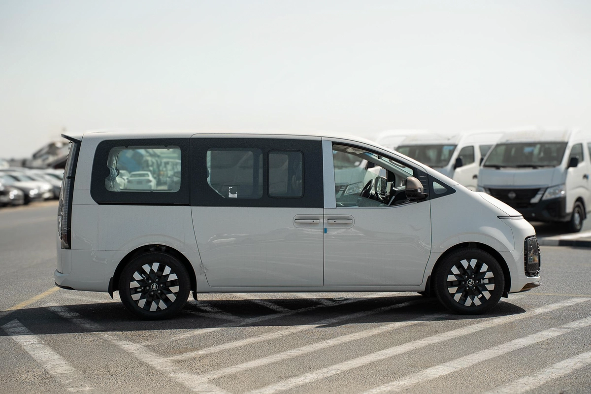 HYUNDAI STARIA 3.5L VIP 7 SEATER ROYAL EDITION-15-15