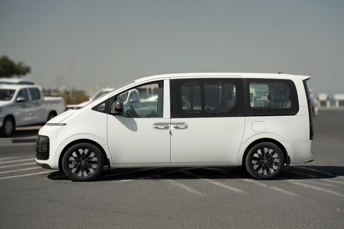 HYUNDAI STARIA 3.5L VIP 7 SEATER ROYAL EDITION-16-16