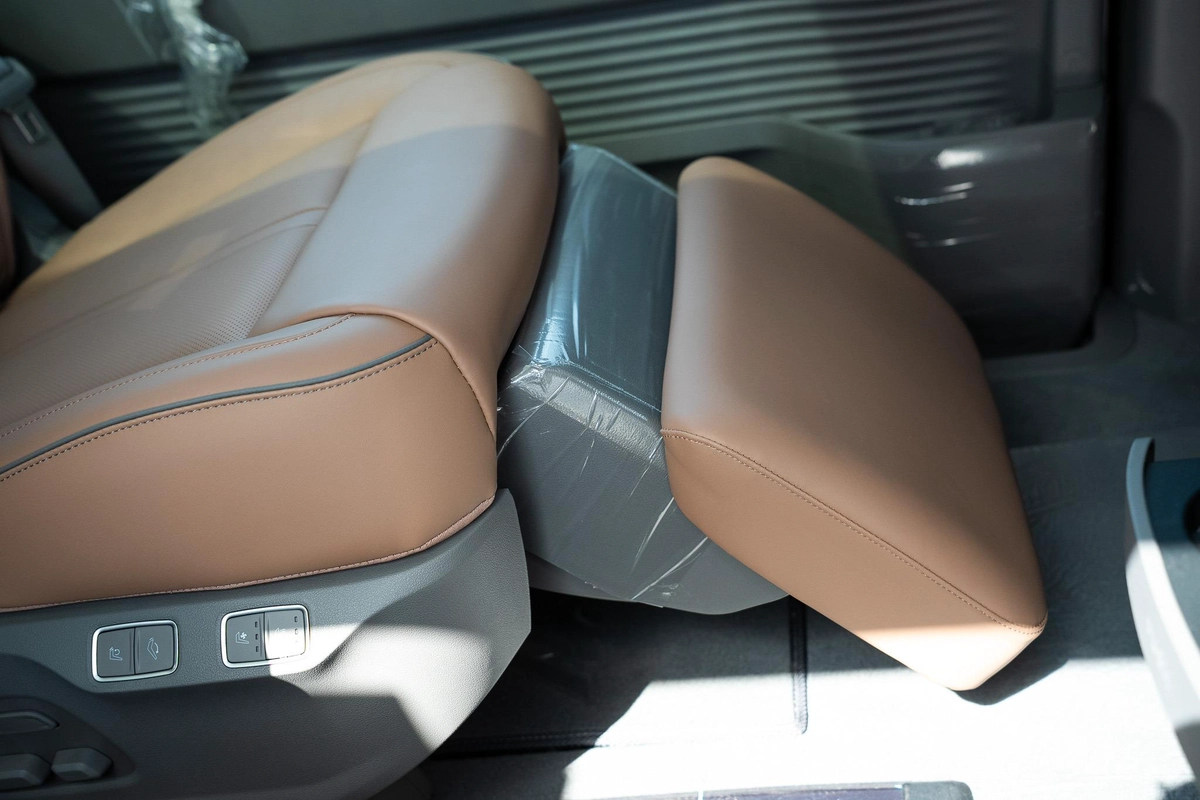 HYUNDAI STARIA 3.5L VIP 7 SEATER ROYAL EDITION-3-3