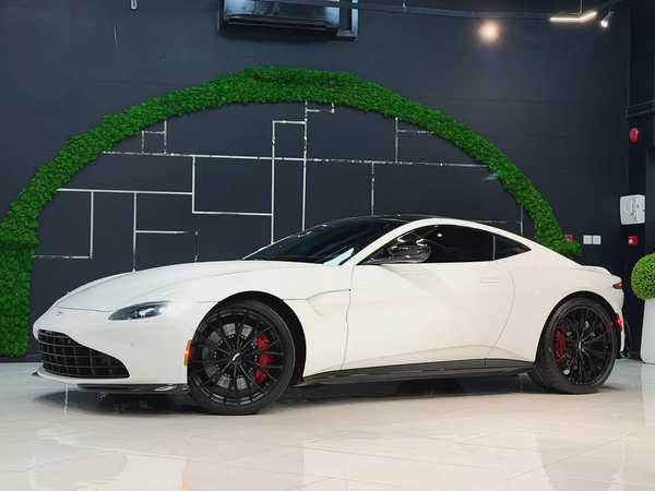 2022 Aston Martin Vantage V8 - European Specs - Pristine Condition