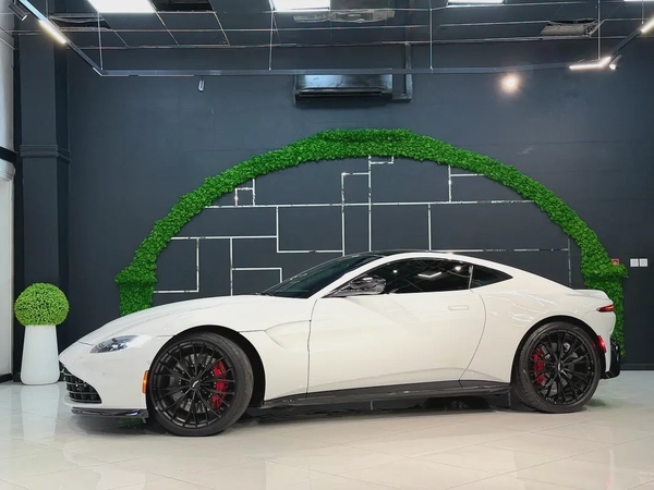 2022 Aston Martin Vantage V8 - European Specs - Pristine Condition