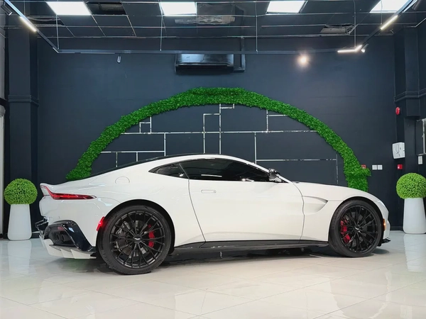 2022 Aston Martin Vantage V8 - European Specs - Pristine Condition
