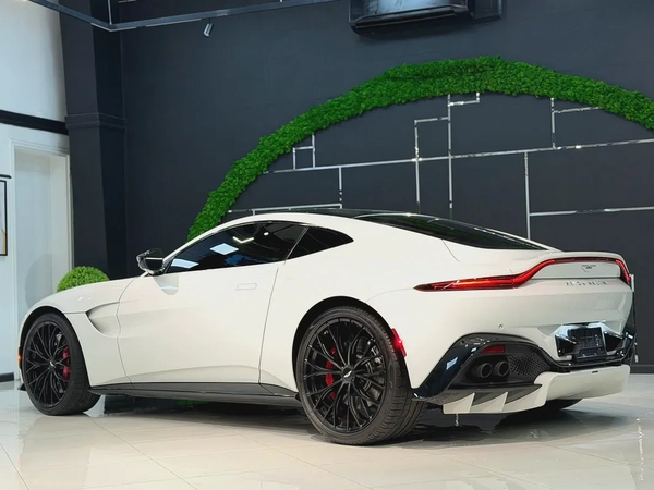 2022 Aston Martin Vantage V8 - European Specs - Pristine Condition