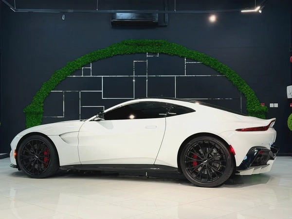 2022 Aston Martin Vantage V8 - European Specs - Pristine Condition