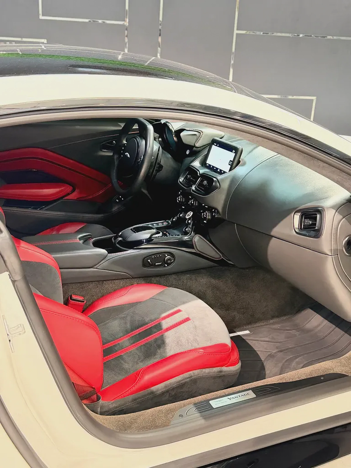 2022 Aston Martin Vantage V8 - European Specs - Pristine Condition-10-10