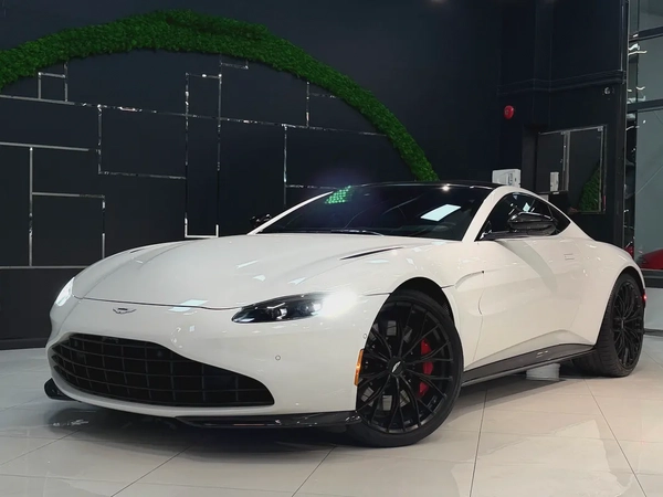 2022 Aston Martin Vantage V8 - European Specs - Pristine Condition