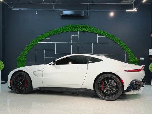 2022 Aston Martin Vantage V8 - European Specs - Pristine Condition