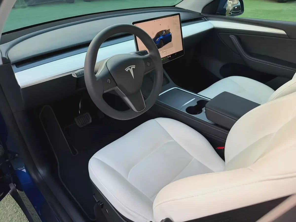(2023) TESLA Y //LONG RANGE// GCC -UNDER WARRANTY--8-8
