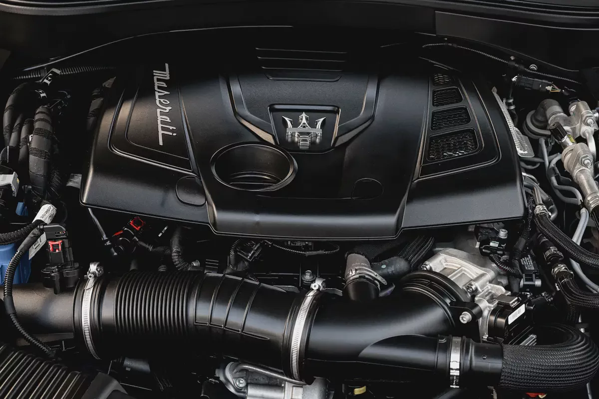 2,928 P.M | GT Hybrid | Under Warranty | Maserati History (Al Tayer) | 0% Downpayment-13-13