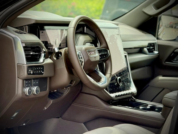 GMC YUKON ELEVATION | YEAR: 2025 | GCC SPECS | KMS: 91,000 |