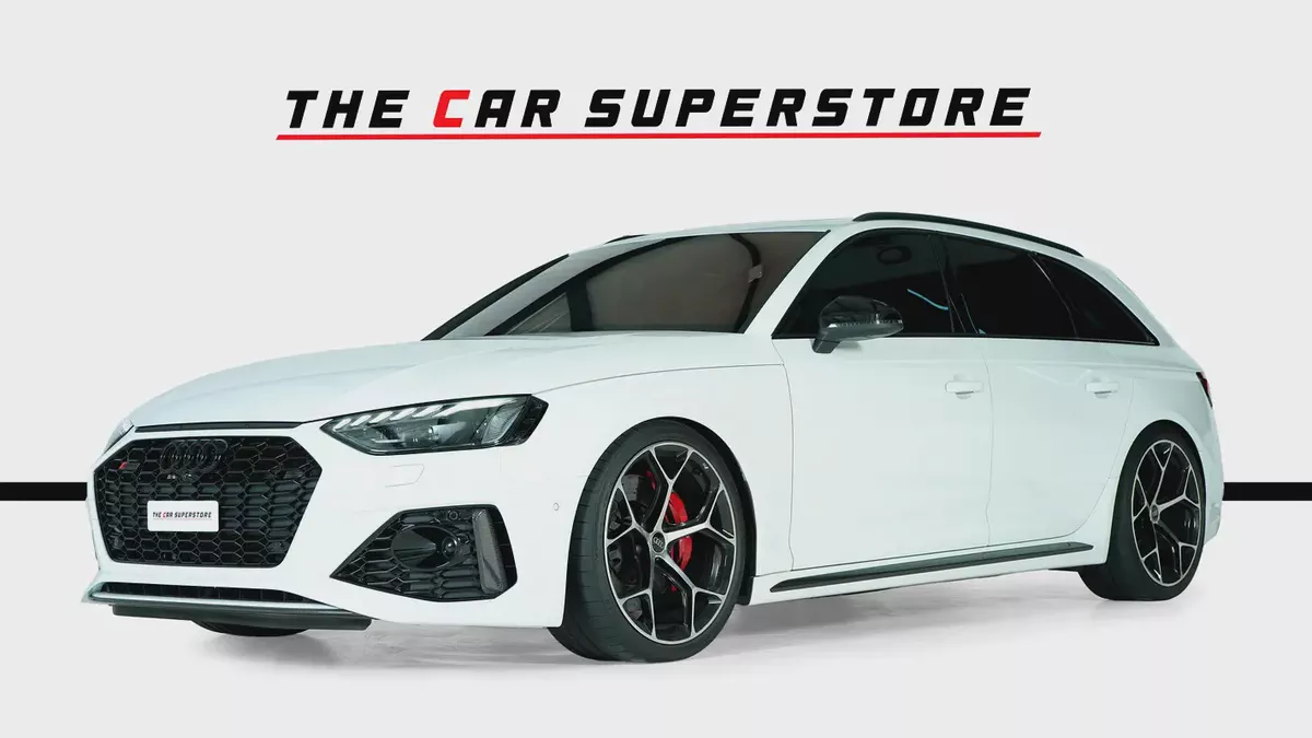 Audi RS4 B9 Competition | Very High Option | Audi Warranty & Service | Full Carbon Package-3-3