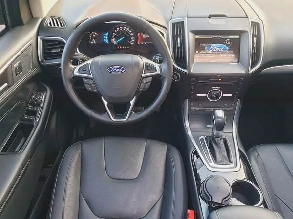 FORD EDGE TITANIUM AWD - GCC SPECS - UNDER WARRANTY - ACCIDENT FREE - EXCELENT CONDITION -