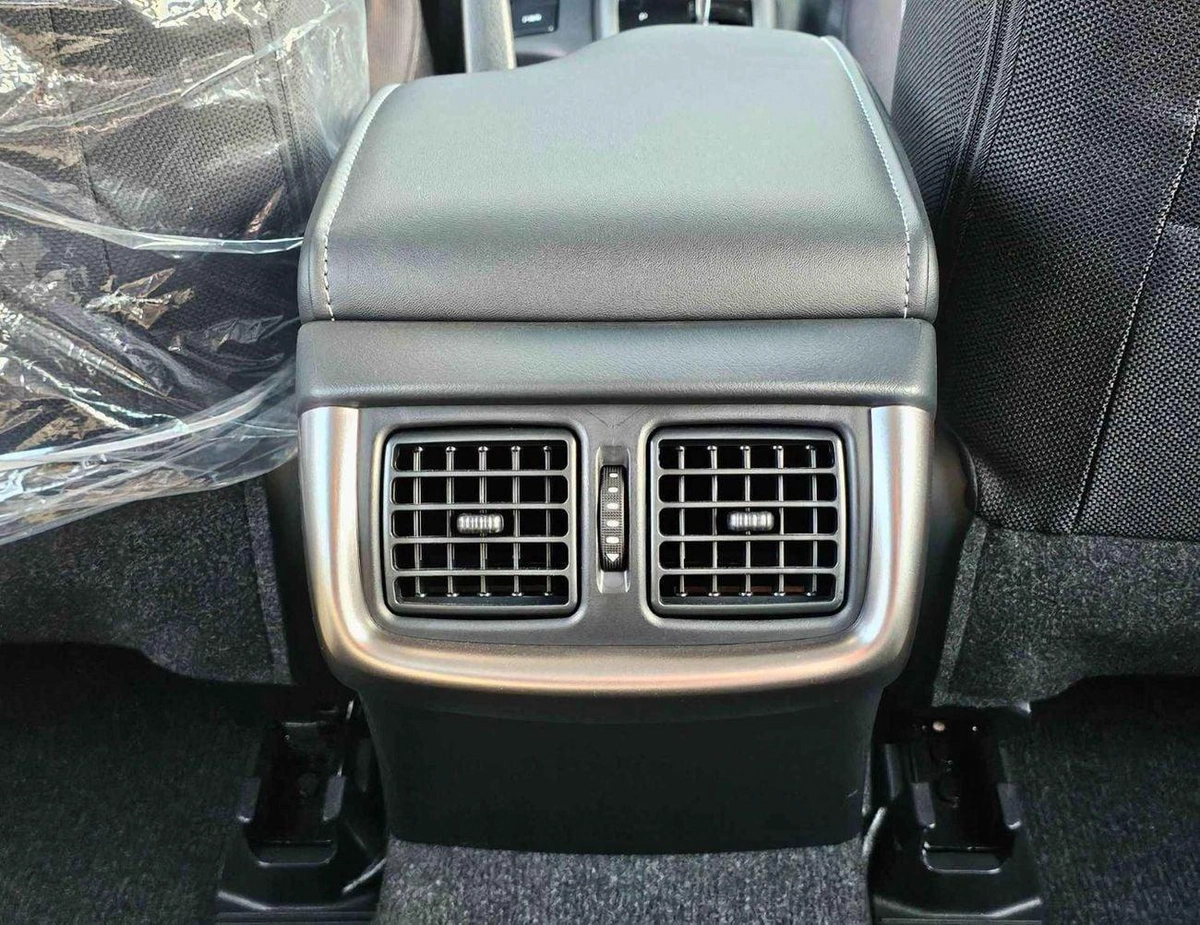 Toyota Hilux SR5 WIDE BODY WITH HUK / 2.4L DIESEL A/T / REAR CAMERA / 4WD (CODE # HLD5J)-10-10