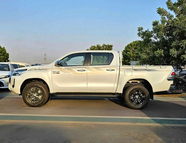 Toyota Hilux SR5 WIDE BODY WITH HUK / 2.4L DIESEL A/T / REAR CAMERA / 4WD (CODE # HLD5J)