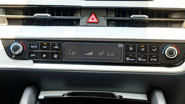 2025 Kia Sportage 1.6L Petrol AT with Panoramic Sunroof