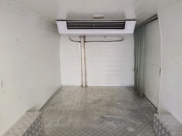 Nissan Urvan NV350 3Seater V4 2.5 Chiller Van 2022 Model GCC Specs In Perfect Condition