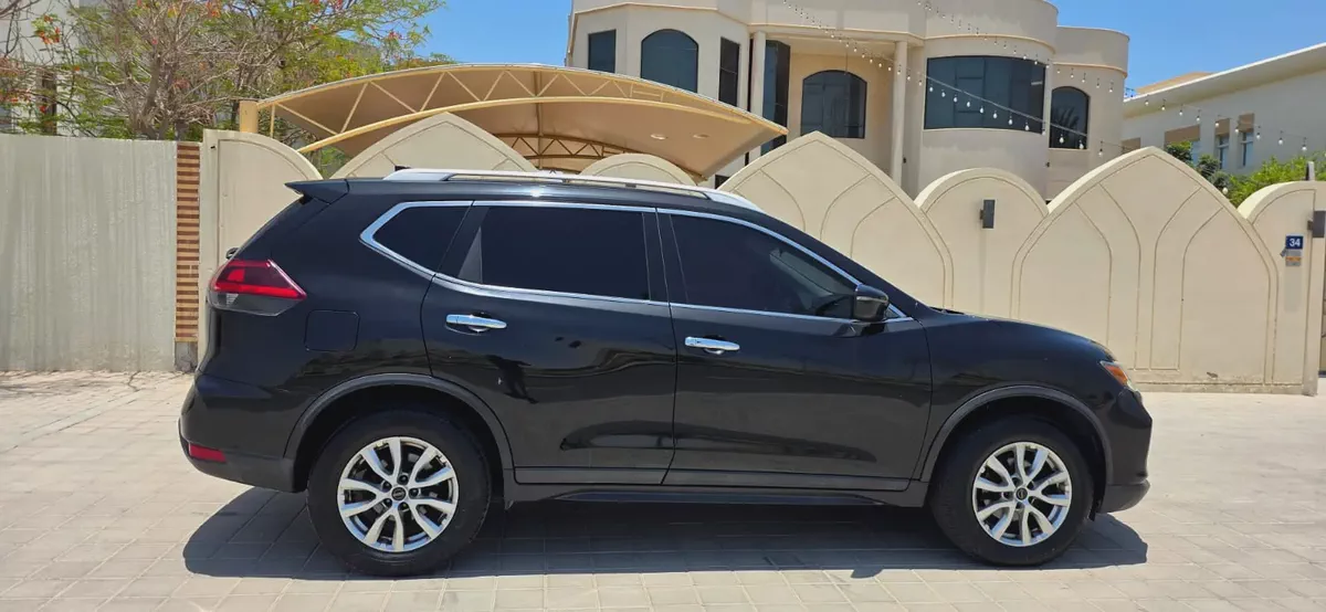 2018-Nissan Rogue SV-AWD-Excellent Condition-4-4