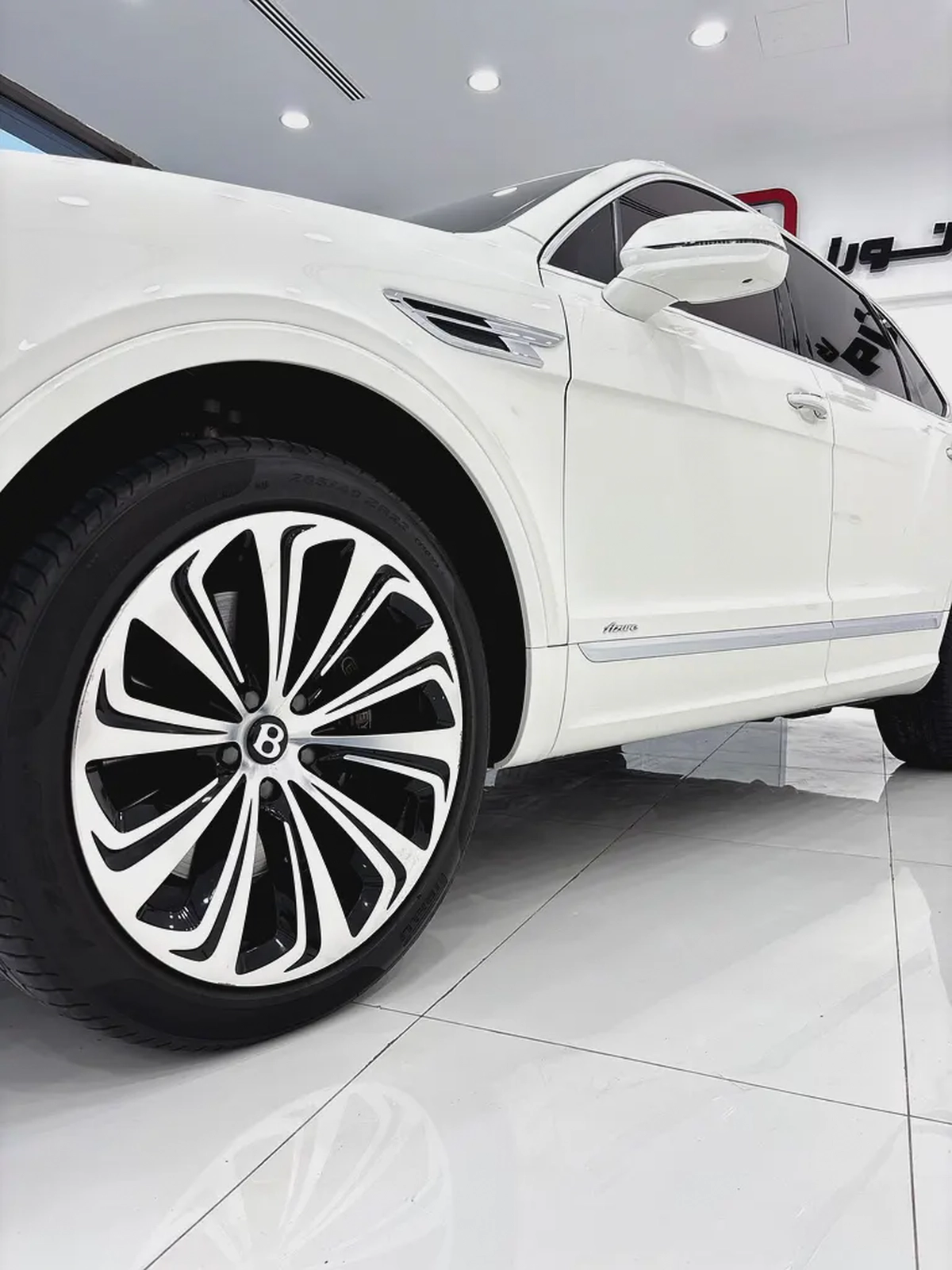 2023 Bentley Bentayga Azure GCC Specs - Pristine Condition-2-2