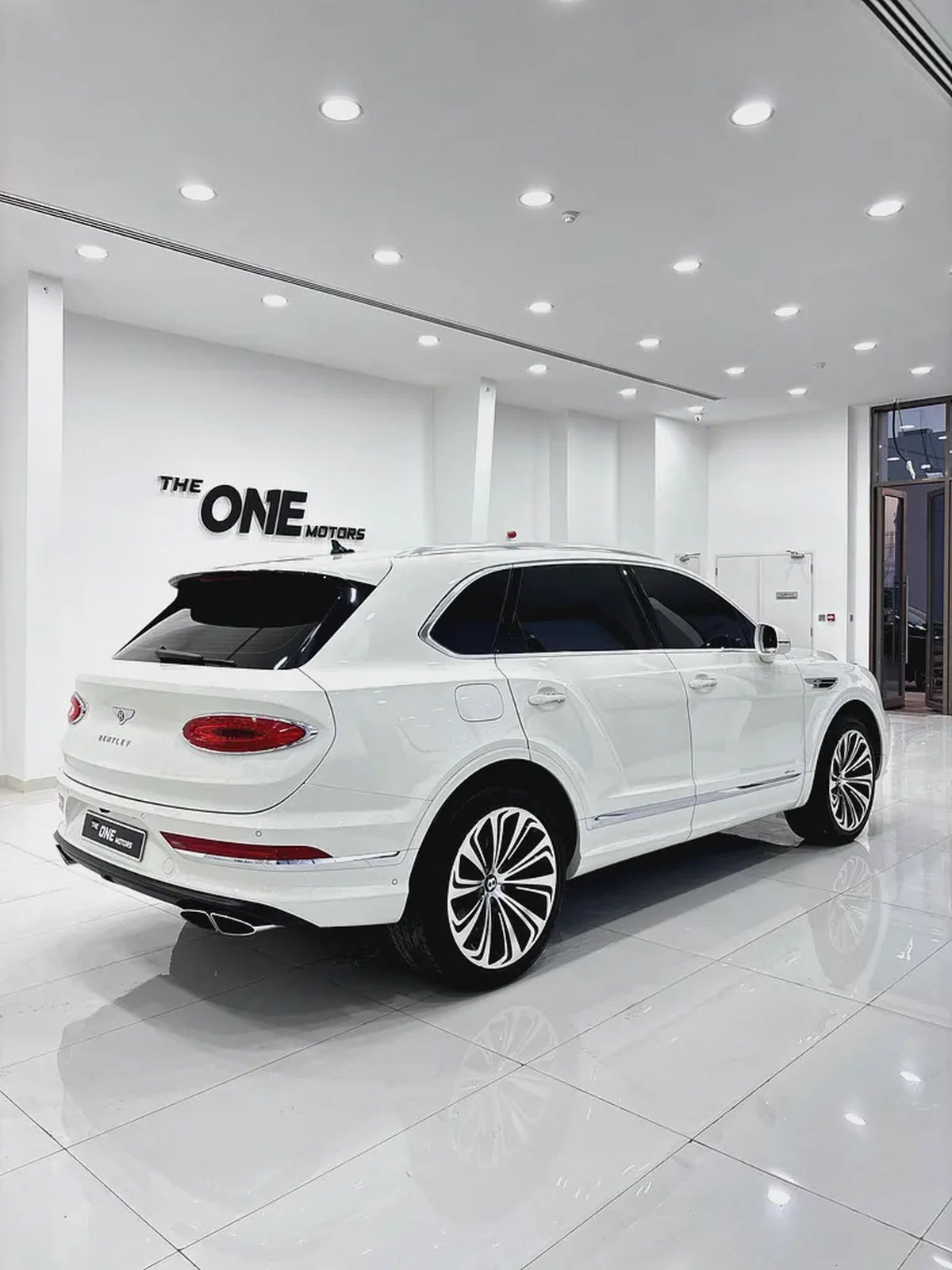 2023 Bentley Bentayga Azure GCC Specs - Pristine Condition-4-4