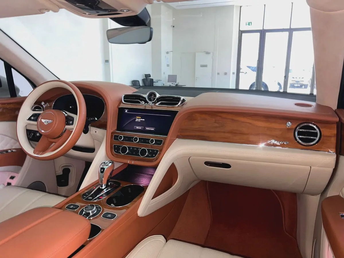 2023 Bentley Bentayga Azure GCC Specs - Pristine Condition-5-5