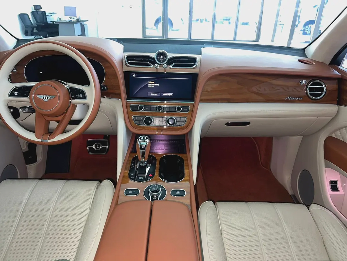 2023 Bentley Bentayga Azure GCC Specs - Pristine Condition-7-7