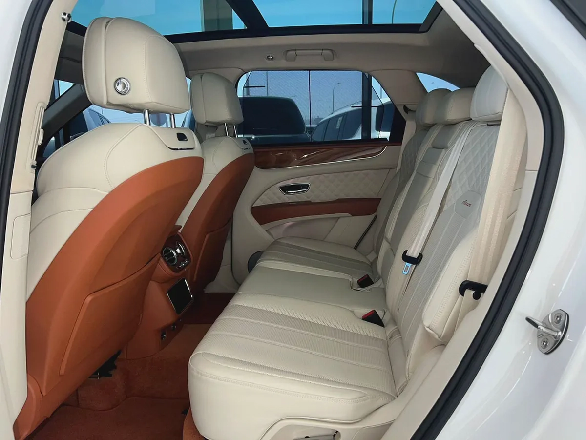 2023 Bentley Bentayga Azure GCC Specs - Pristine Condition-8-8