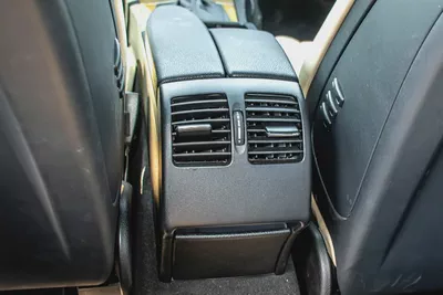 2009 Mercedes-Benz C-Class C63 AMG - Japanese Specs-15
