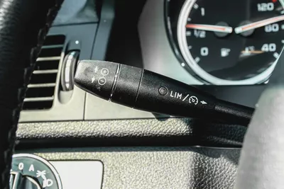2009 Mercedes-Benz C-Class C63 AMG - Japanese Specs-17
