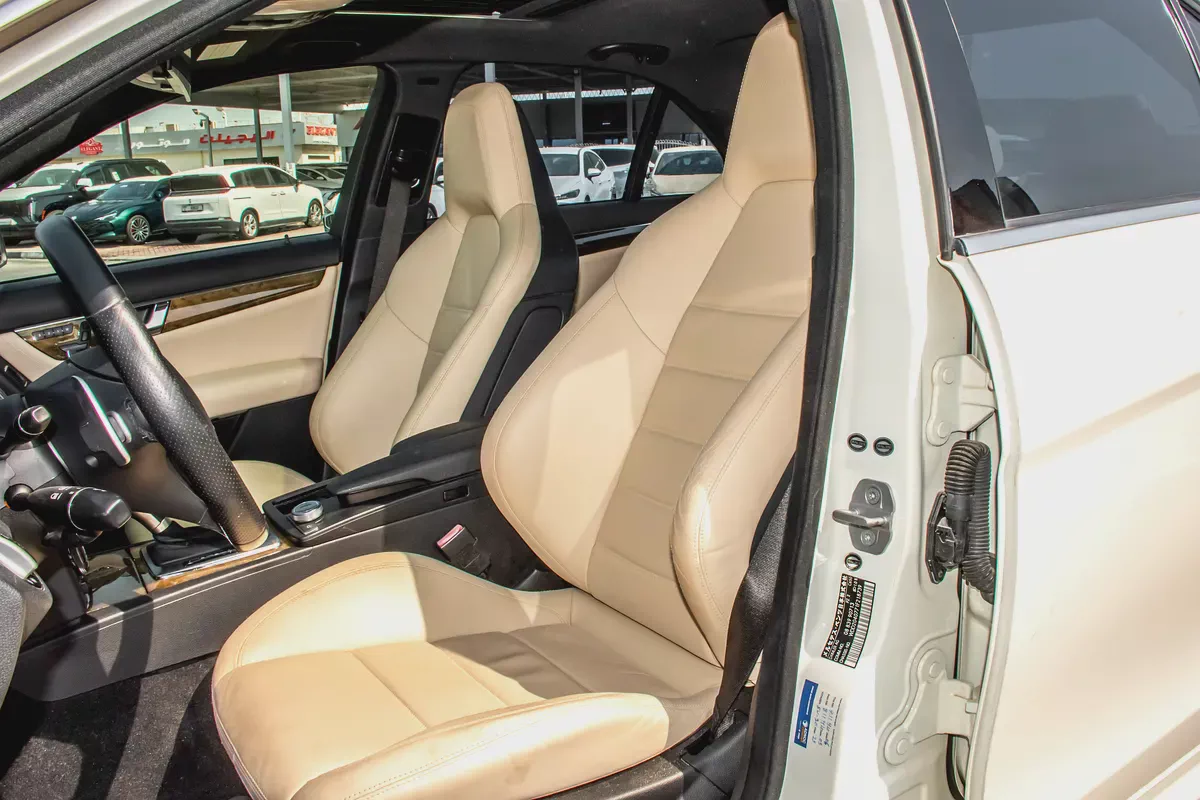 2009 Mercedes-Benz C-Class C63 AMG - Japanese Specs-14-14