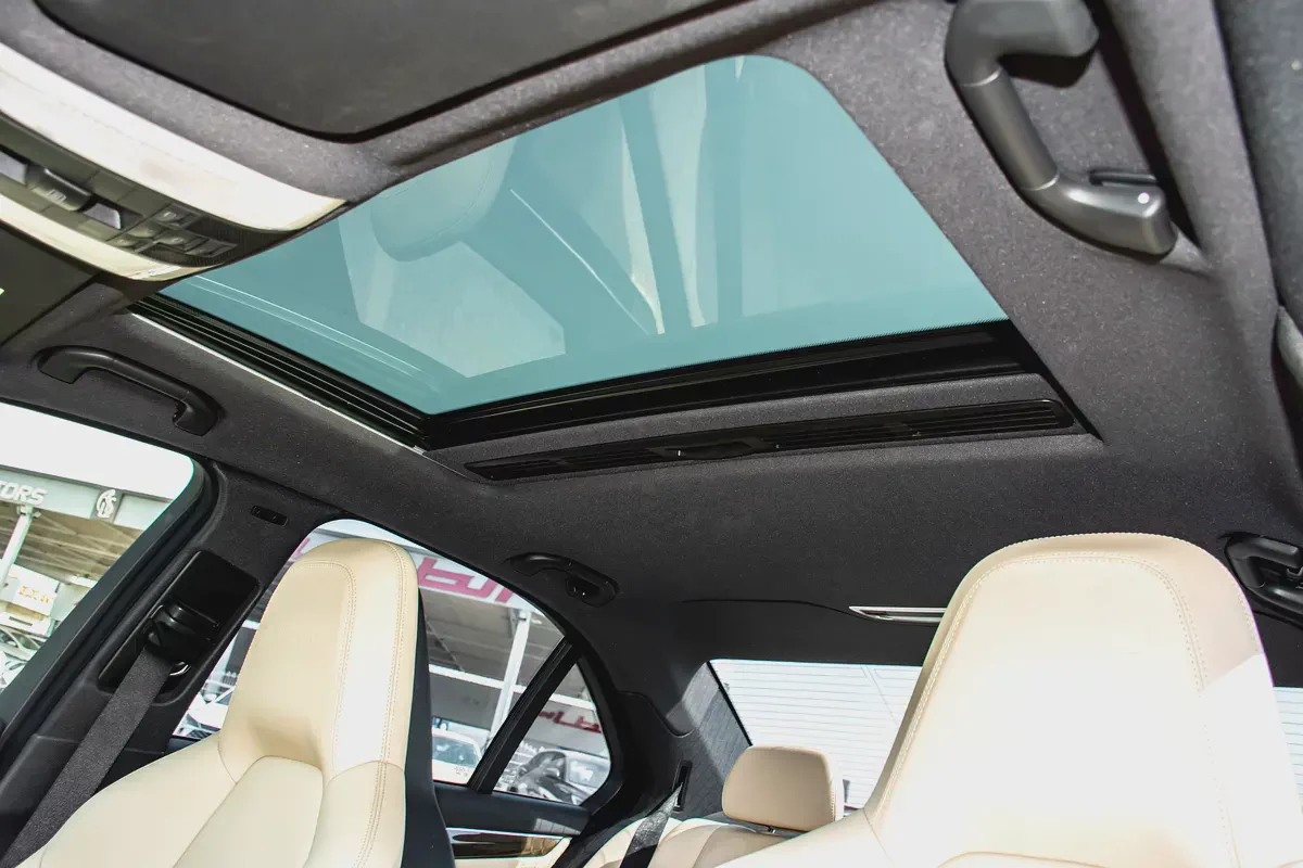 2009 Mercedes-Benz C-Class C63 AMG - Japanese Specs-18-18