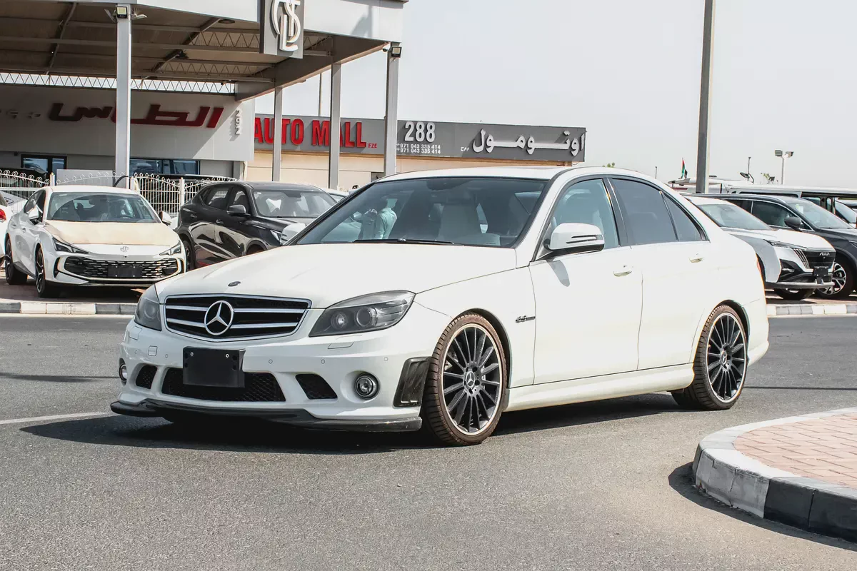 2009 Mercedes-Benz C-Class C63 AMG - Japanese Specs-2-2