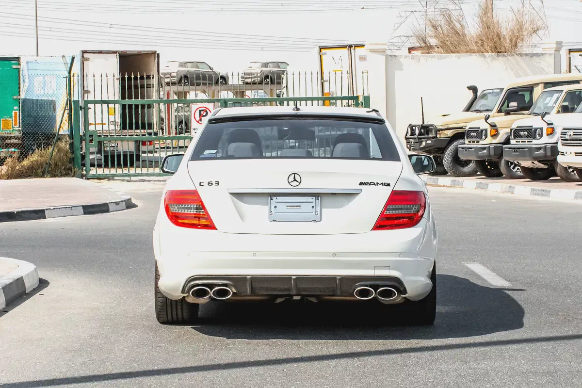 2009 Mercedes-Benz C-Class C63 AMG - Japanese Specs-6-6