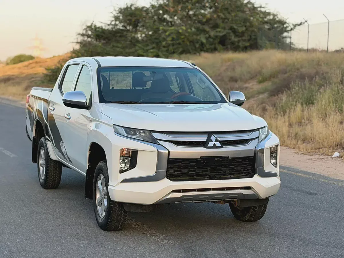 Mitsubishi L200 Diesel 2020 very good condition-1-1