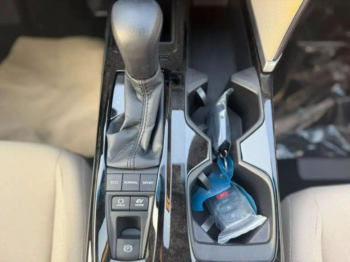 Toyota Camry GLE Toyota Camry GLE EV 2.5L Hybrid 2026 GCC specs (FOR EXPORT ONLY)-5-0