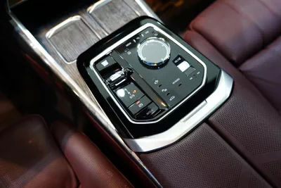 BMW 740i-12