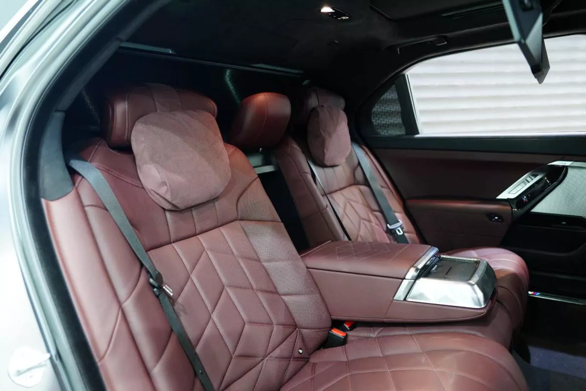 BMW 740i-8-8