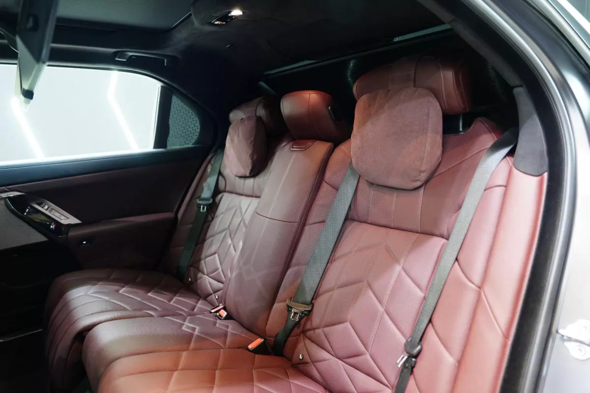 BMW 740i-5-5