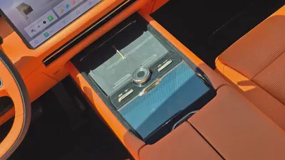 Lynk & Co 900 (Silver)-16