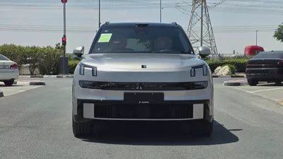 Lynk & Co 900 (Silver)-2
