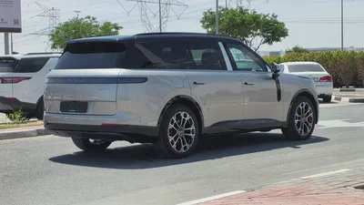 Lynk & Co 900 (Silver)-20