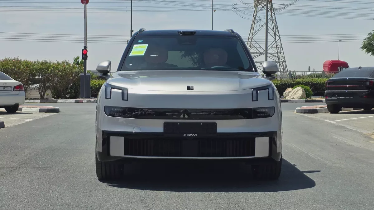 Lynk & Co 900 (Silver)-2-2