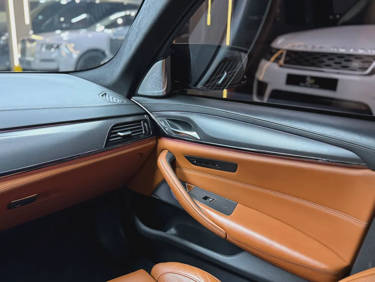Stunning BMW M5 Competition 2018 | GCC Specs | Low Mileage | Pristine Condition-11-11