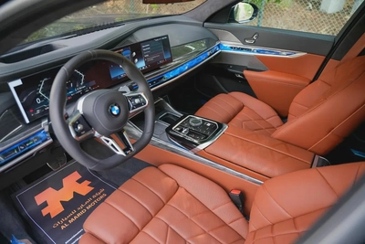 BMW 740i M Sport Individual – 2026 | GCC | Only 2,096 KM | AED 449,000-4