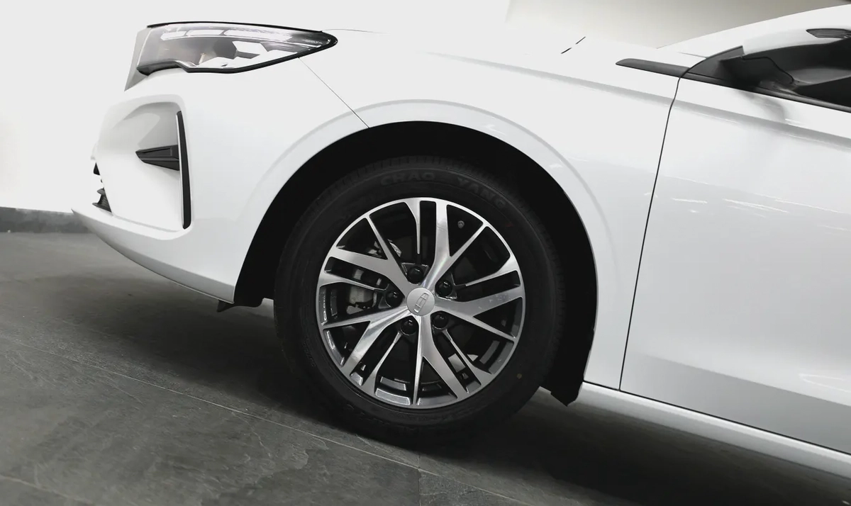 Geely Emgrand GS-6-6