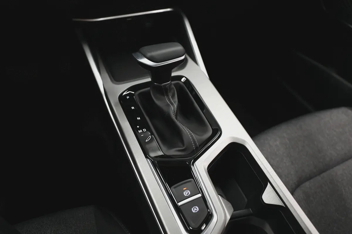 Geely Emgrand GS-11-11
