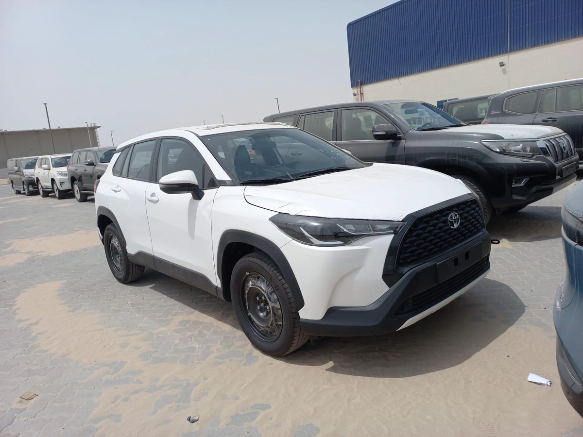 Toyota Corolla Cross 2025 – White Exterior-8-8