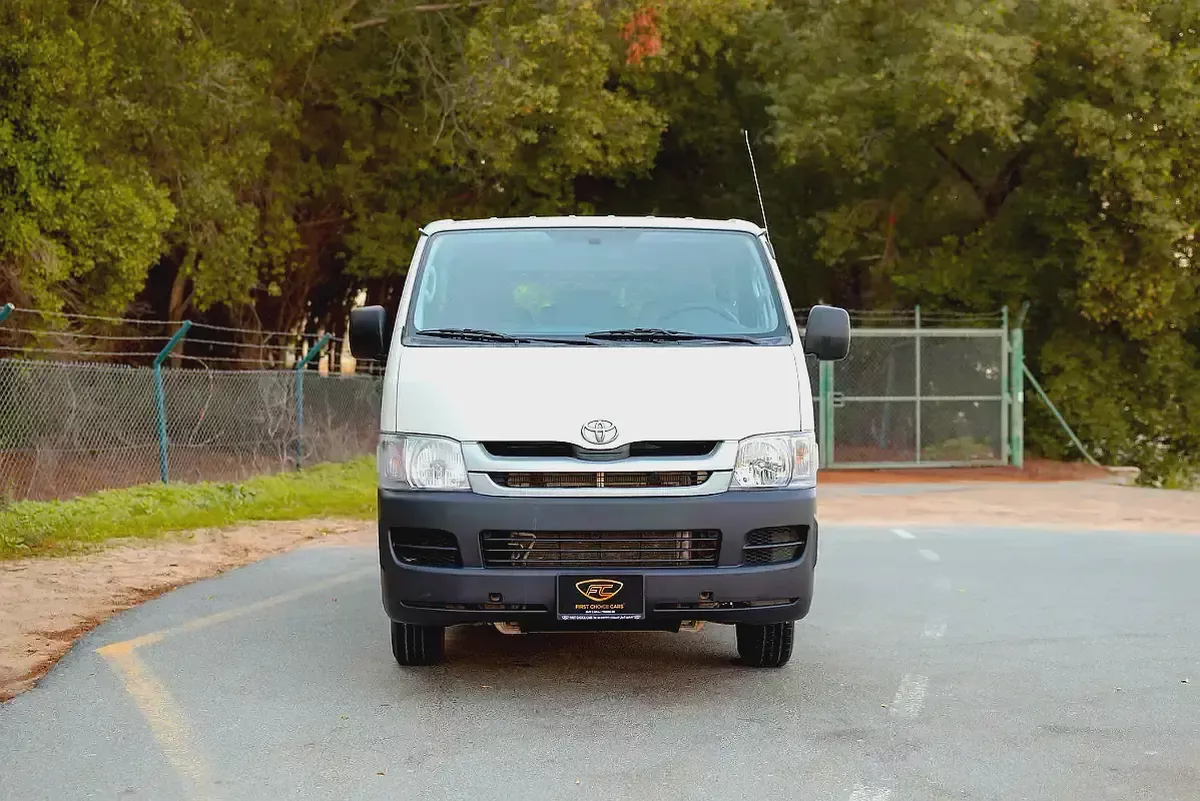 Toyota Hiace Standard Roof | Delivery Van | GCC Specs | Ref#T42275-4-4